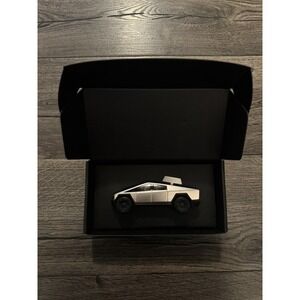 TESLA‎ CYBERTRUCK Official Wind-Up Racer Gray